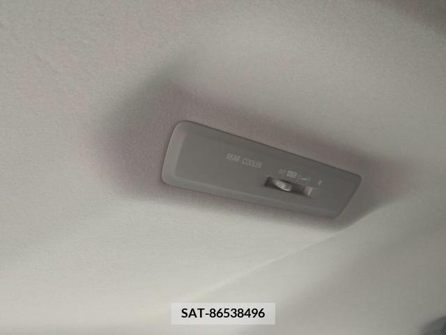 Toyota NOAH 2014-11 392833-23