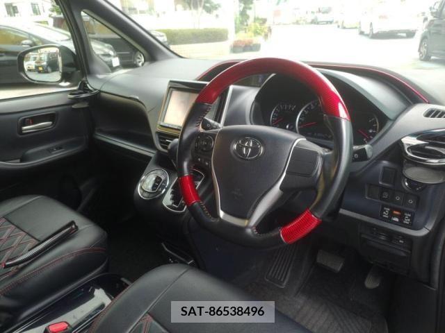 Toyota NOAH 2014-11 392833-2
