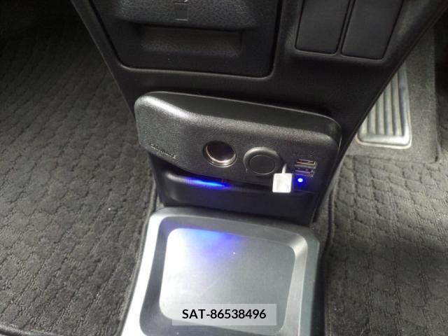 Toyota NOAH 2014-11 392833-19