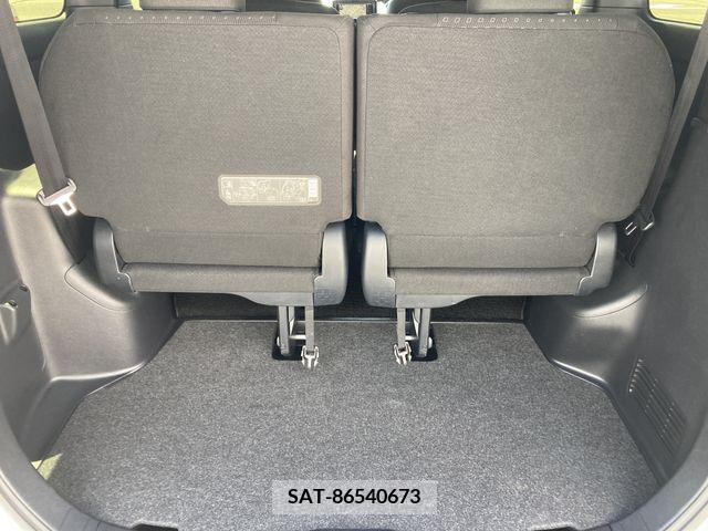 Toyota NOAH 2019-11 348978-15