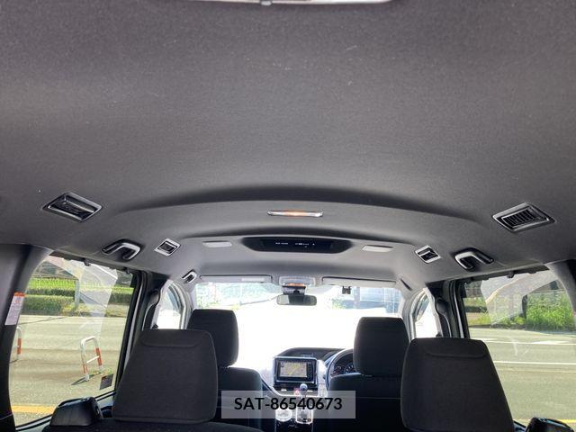 Toyota NOAH 2019-11 348978-16