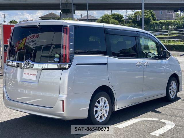 Toyota NOAH 2019-11 348978-21
