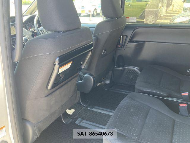 Toyota NOAH 2019-11 348978-13