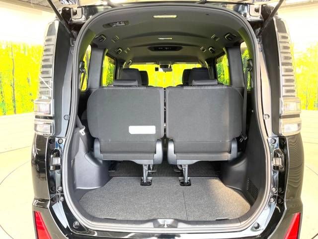 Toyota VOXY HYBRID 2017-08 9438-11