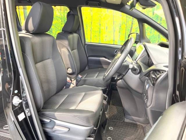 Toyota VOXY HYBRID 2017-08 9438-8