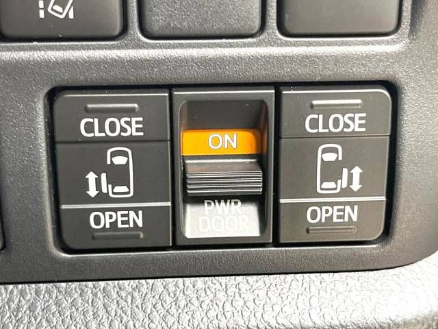 Toyota VOXY HYBRID 2017-08 9438-5