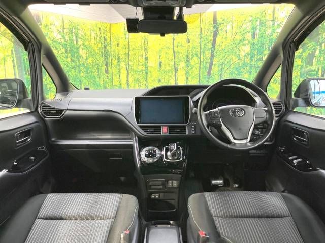Toyota VOXY HYBRID 2017-08 9438-1