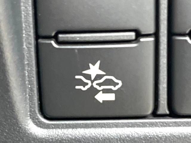 Toyota VOXY HYBRID 2017-08 9438-4