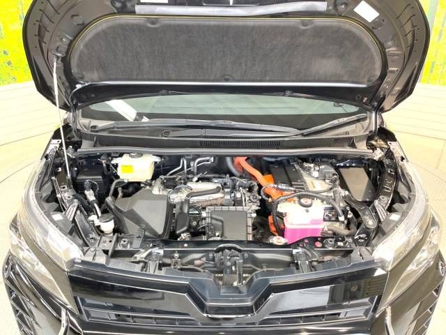 Toyota VOXY HYBRID 2017-08 9438-18
