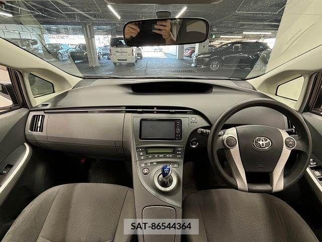 Toyota PRIUS 2011-06 393344-1