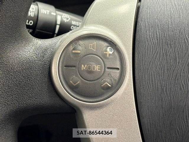 Toyota PRIUS 2011-06 393344-7