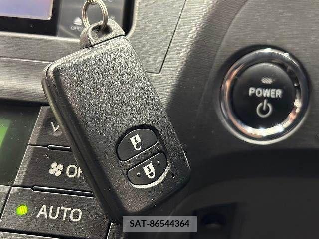 Toyota PRIUS 2011-06 393344-10