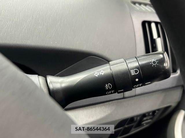 Toyota PRIUS 2011-06 393344-9