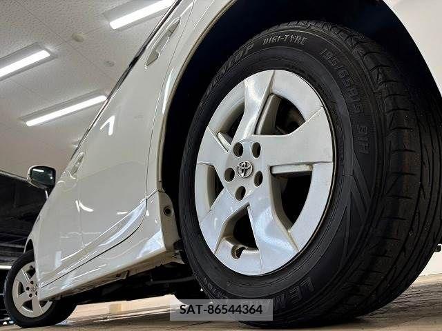 Toyota PRIUS 2011-06 393344-18