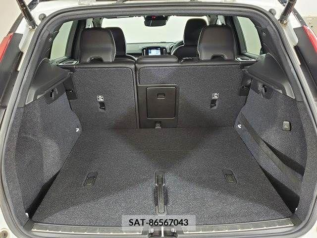 Volvo XC40 2018-07 290660-12