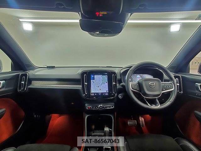 Volvo XC40 2018-07 290660-1