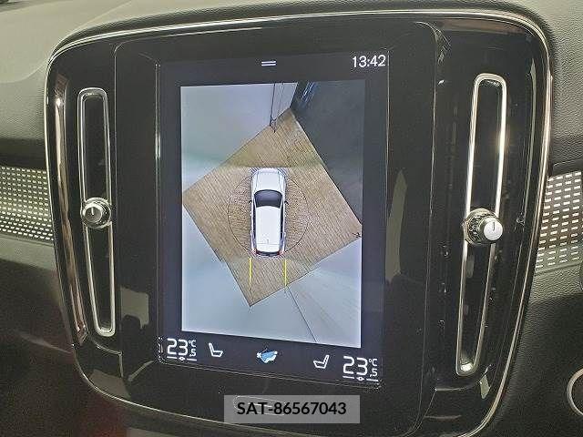 Volvo XC40 2018-07 290660-3