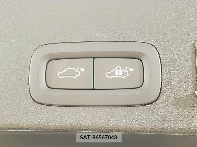 Volvo XC40 2018-07 290660-6