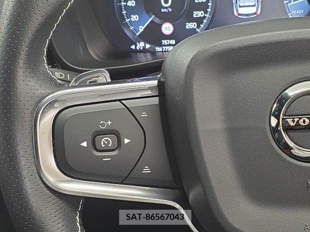 Volvo XC40 2018-07 290660-8