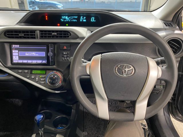 Toyota AQUA 2013-12 170-9