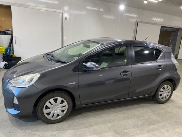 Toyota AQUA 2013-12 170-5