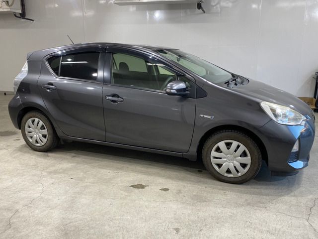 Toyota AQUA 2013-12 170-4