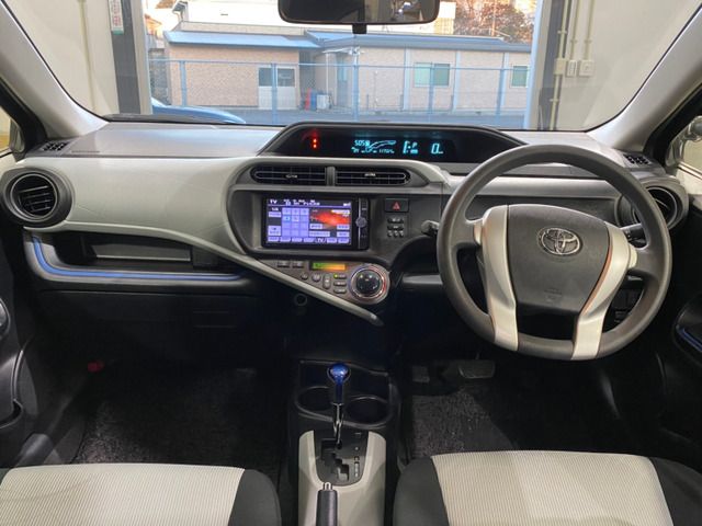 Toyota AQUA 2013-12 170-2