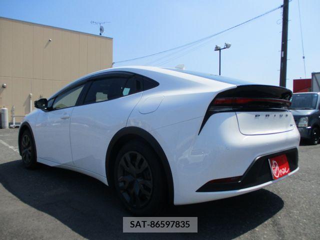 Toyota PRIUS 2023-11 322664-6