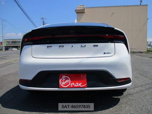 Toyota PRIUS 2023-11 322664-4