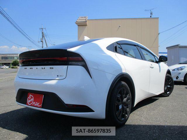Toyota PRIUS 2023-11 322664-2