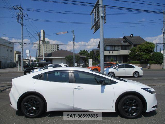 Toyota PRIUS 2023-11 322664-7