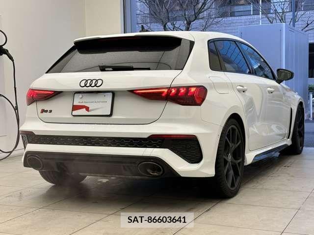 Audi RS3 SPORTBACK 2023-06 320137-1