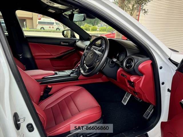 Lexus IS 2020-11 300096-13
