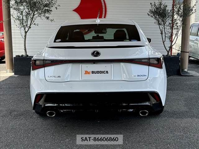 Lexus IS 2020-11 300096-12