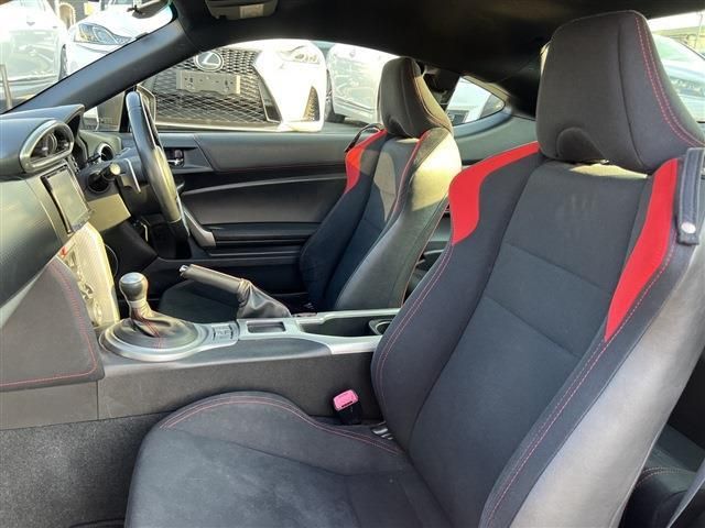 Toyota 86 2013-02 15555-18