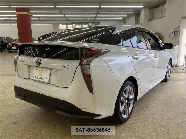 Toyota PRIUS 2016-07 213423-4