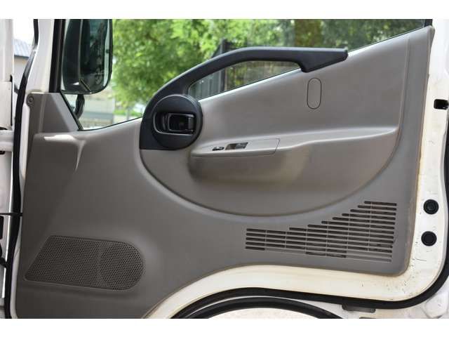 Nissan ATLAS 2013-08 11141-4