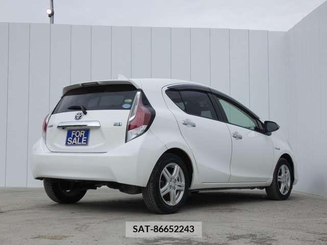 Toyota AQUA 2015-02 260609-5