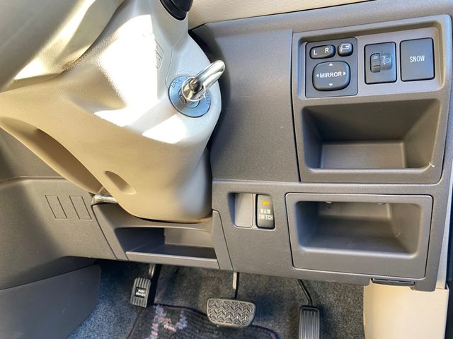 Toyota SIENTA 2008-10 27870-10