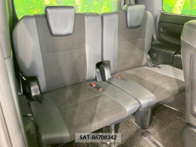 Toyota NOAH 2021-08 365090-10