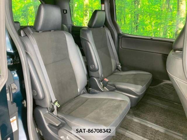 Toyota NOAH 2021-08 365090-9