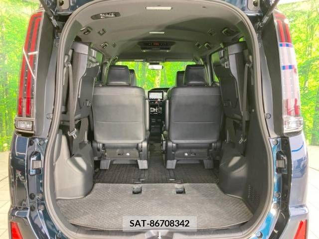 Toyota NOAH 2021-08 365090-11