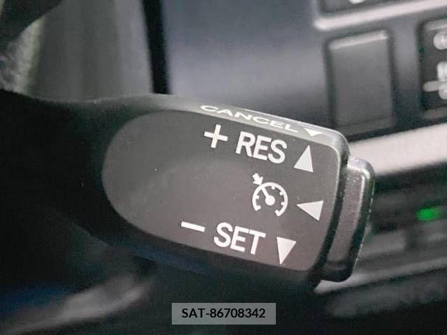 Toyota NOAH 2021-08 365090-4