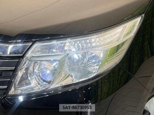 Toyota NOAH 2017-05 279497-13