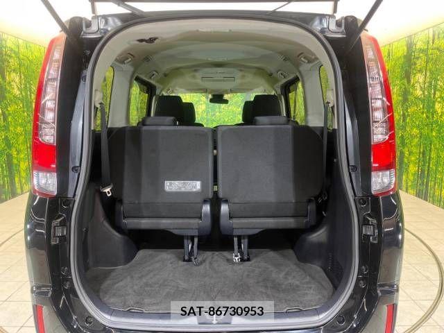 Toyota NOAH 2017-05 279497-11
