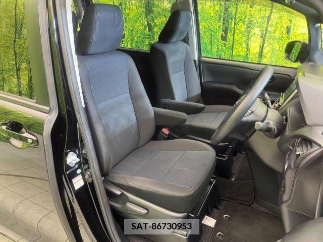 Toyota NOAH 2017-05 279497-8