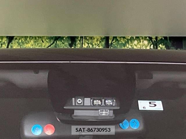 Toyota NOAH 2017-05 279497-2