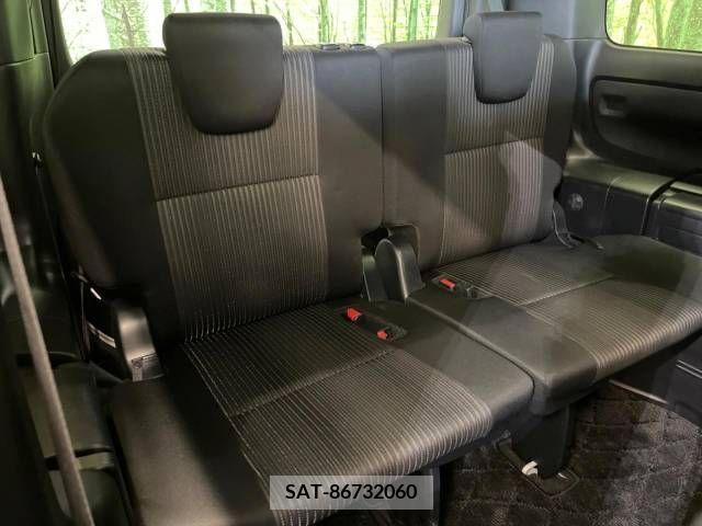 Toyota VOXY 2018-12 370501-11