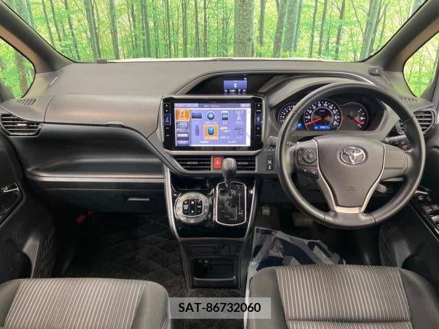 Toyota VOXY 2018-12 370501-1