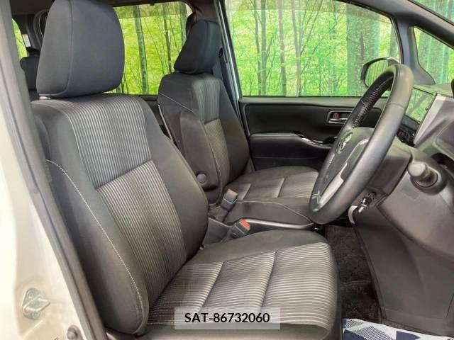 Toyota VOXY 2018-12 370501-9